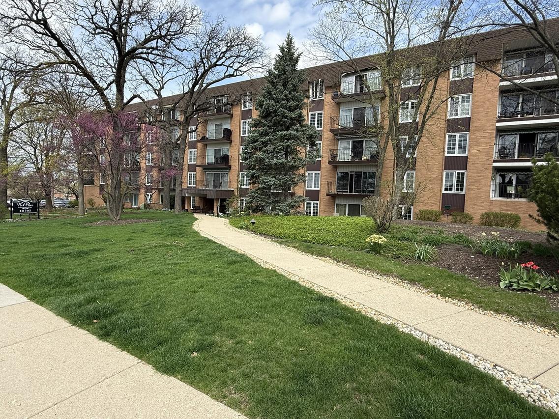 441 N Park Blvd. #5F, Glen Ellyn, IL 60137