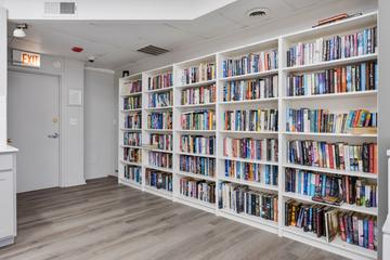 6301 N Sheridan Rd. #3A, Chicago, IL 60660