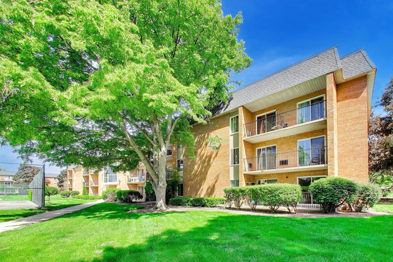 1056 N Mill Street #107, Naperville, IL 60563