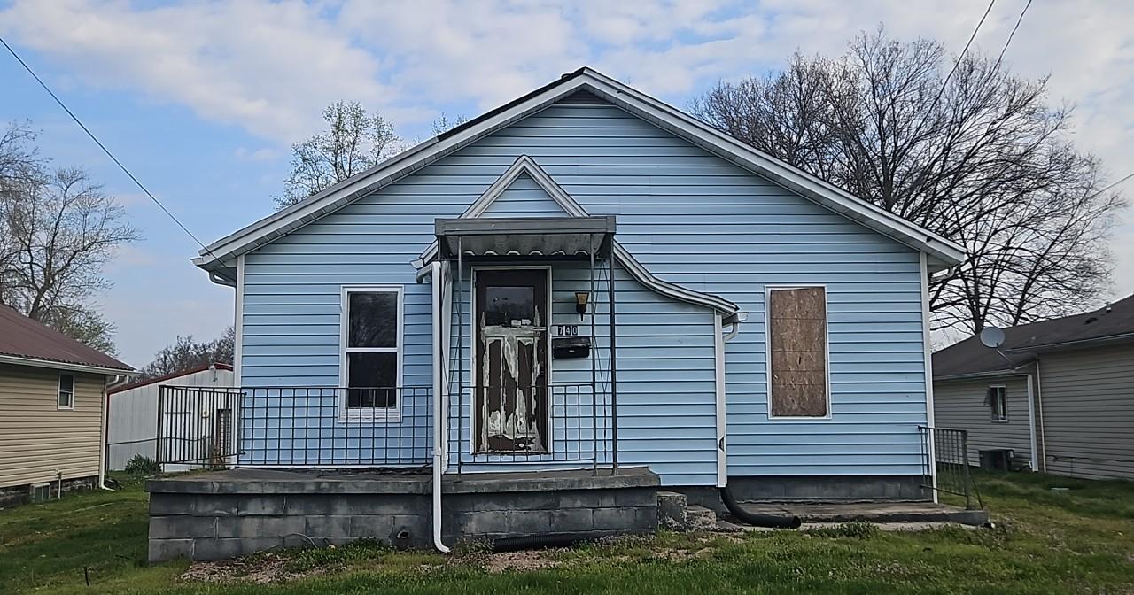 740 E Park St., Duquoin, IL 62832