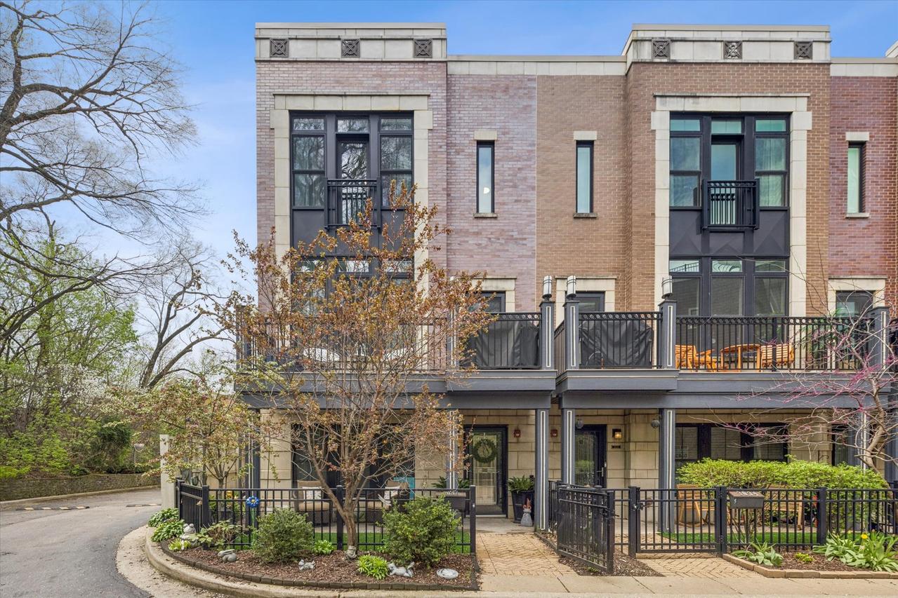 3036 W Newport Ave., Chicago, IL 60618