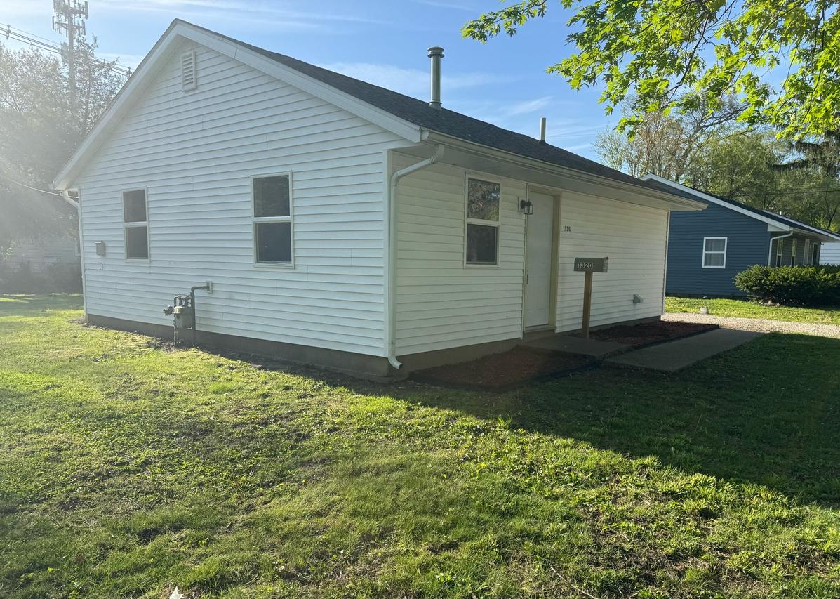 1320 Hedge Rd., Champaign, IL 61821