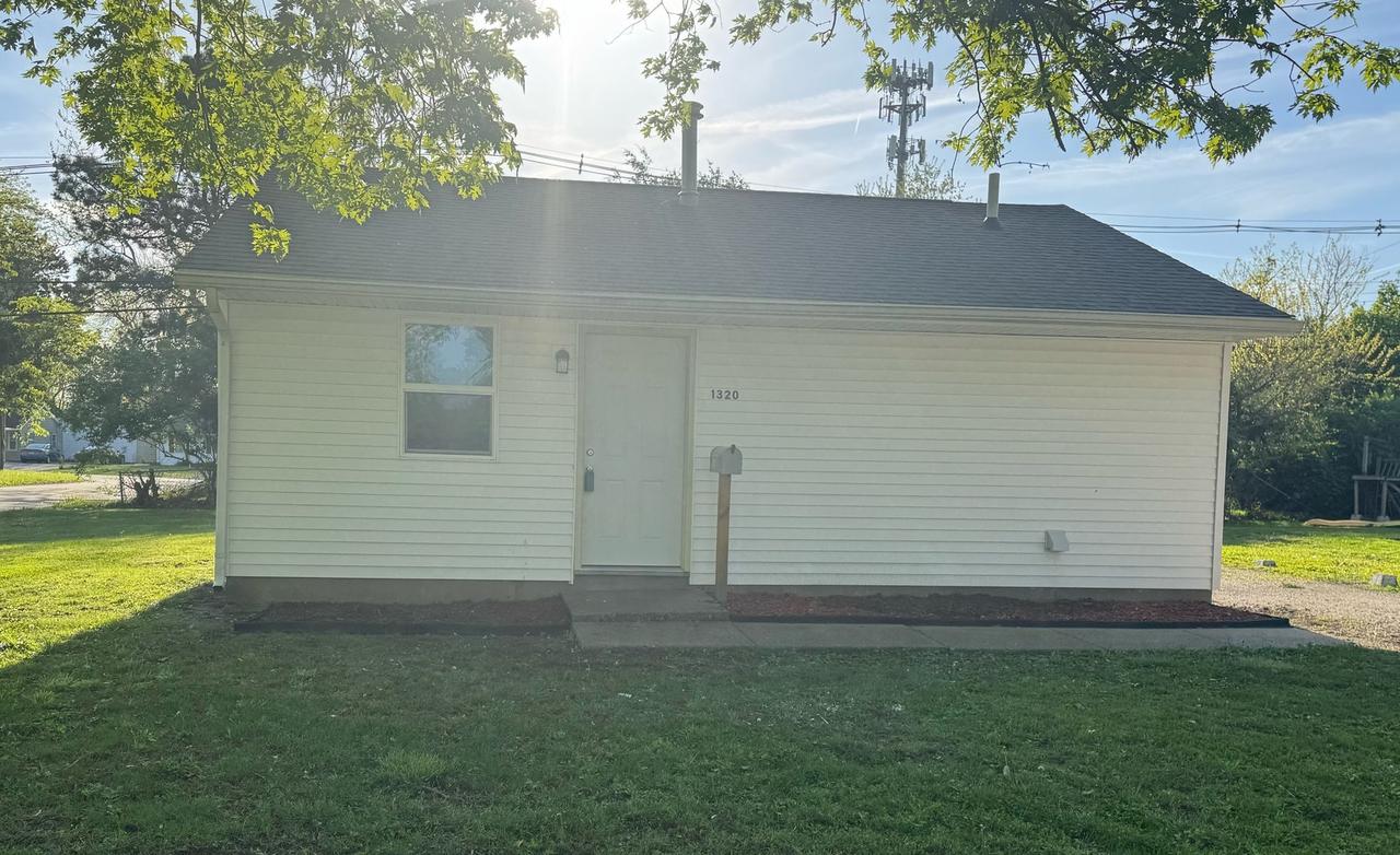 1320 Hedge Rd., Champaign, IL 61821