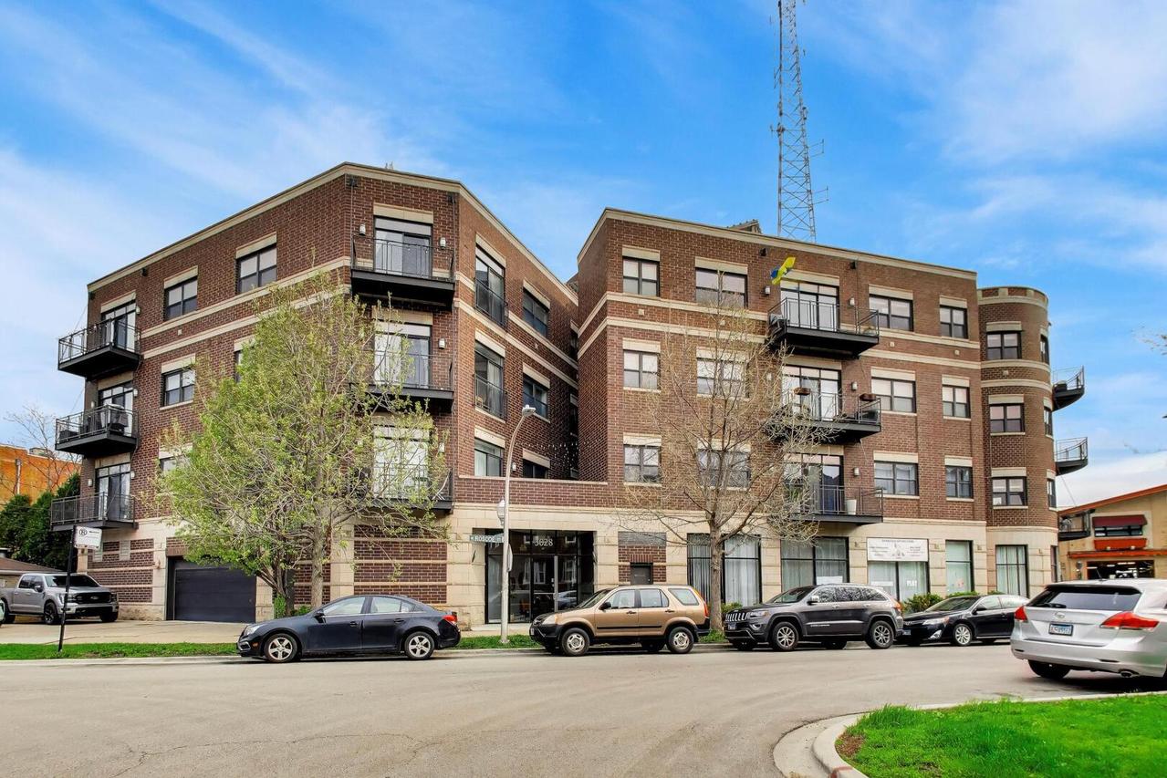 3028 W Roscoe St. #406, Chicago, IL 60618