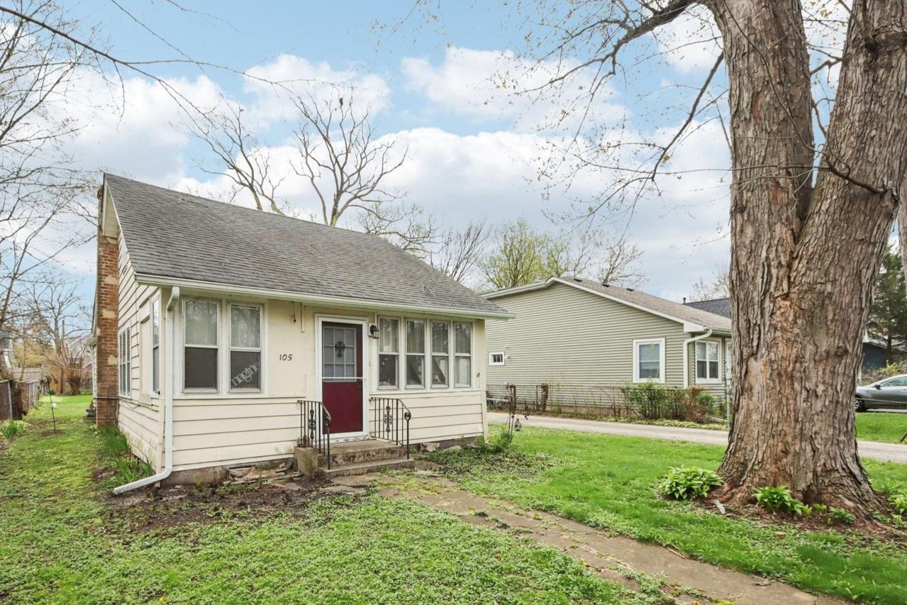 105 Edgewood Ave., Crystal Lake, IL 60014