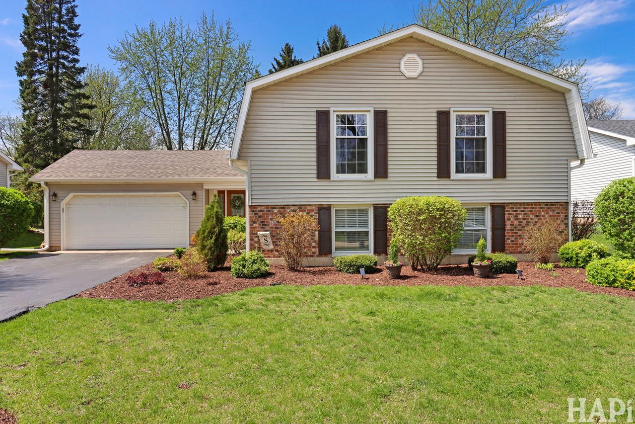 38 Chelsea Ln., Cary, IL 60013