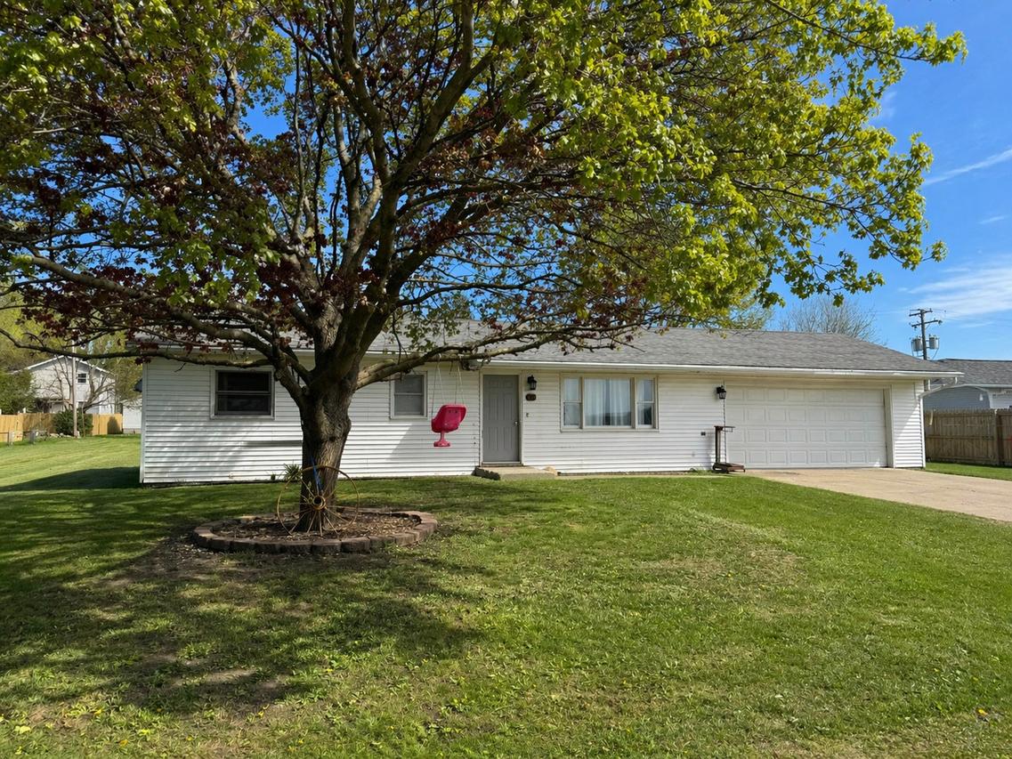 419 E Cleveland St., Cullom, IL 60929