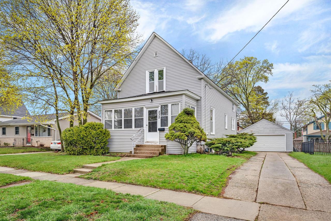 232 N Green St., Carpentersville, IL 60110