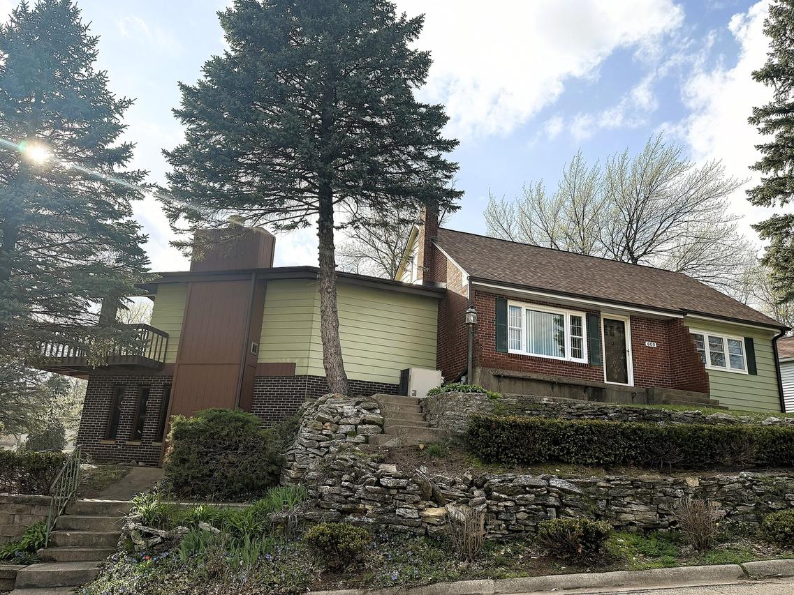 609 Moss Pl., Dixon, IL 61021