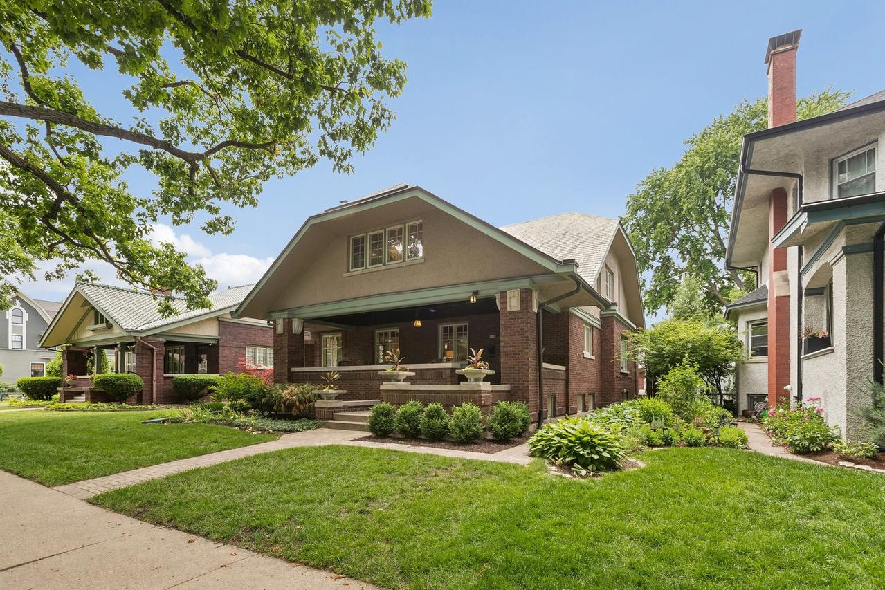 639 S Elmwood Ave., Oak Park, IL 60304