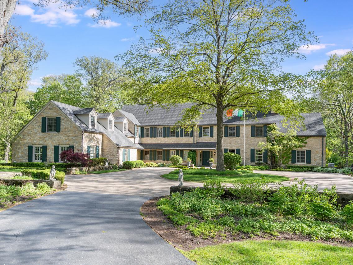 875 Country Club Rd., St. Charles, IL 60174
