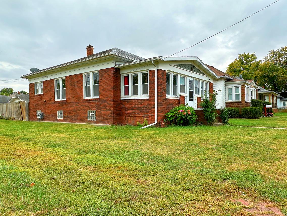 1121 E Main St., Streator, IL 61364