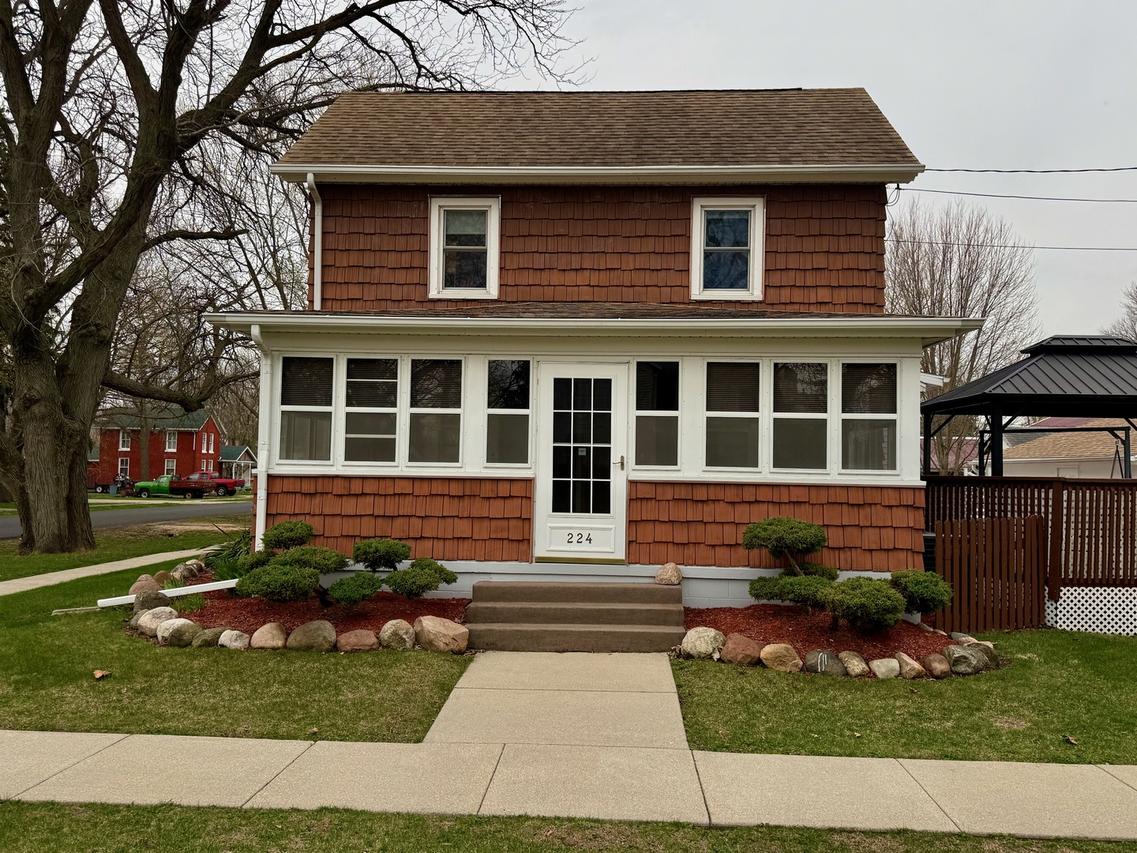 224 E South St., Franklin Grove, IL 61031