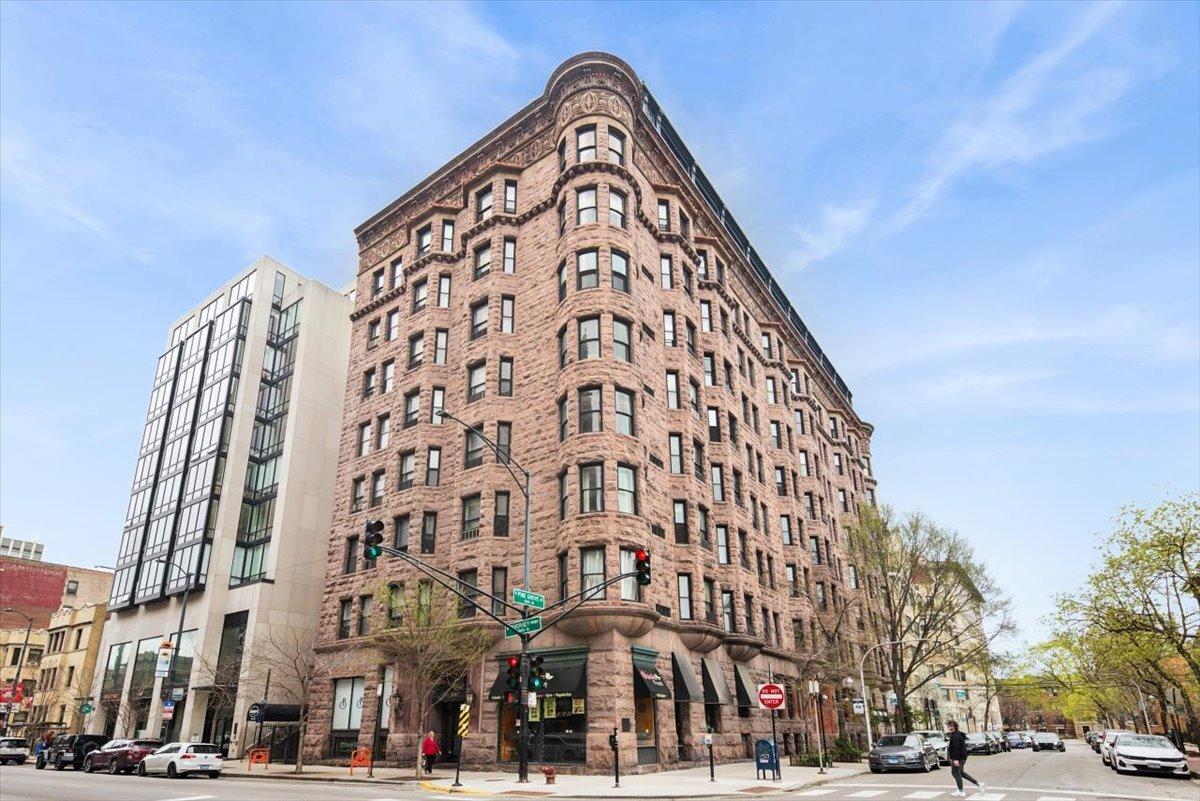 2800 N Pine Grove Ave. #7E, Chicago, IL 60657