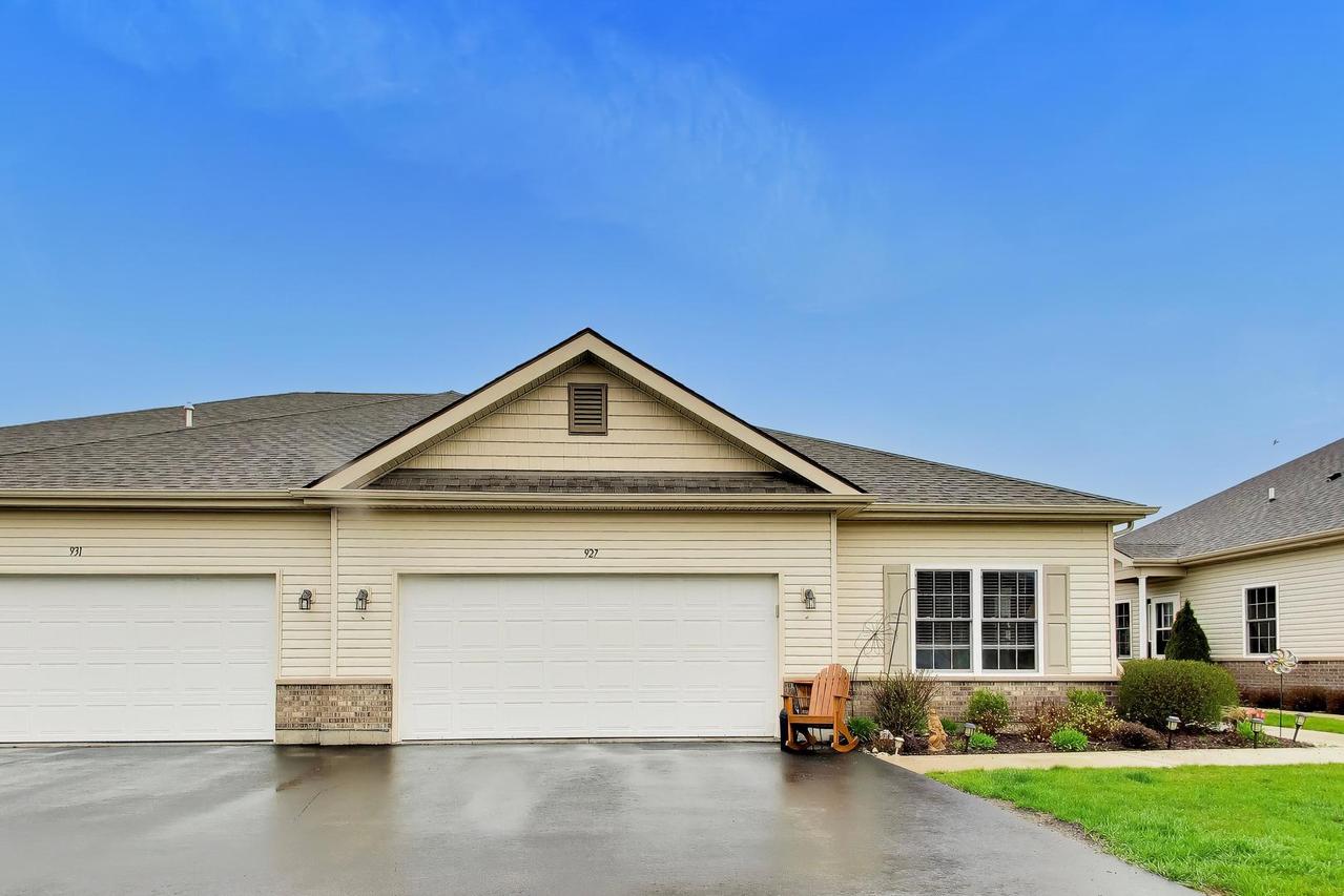 927 Camden St. #B, Mchenry, IL 60050