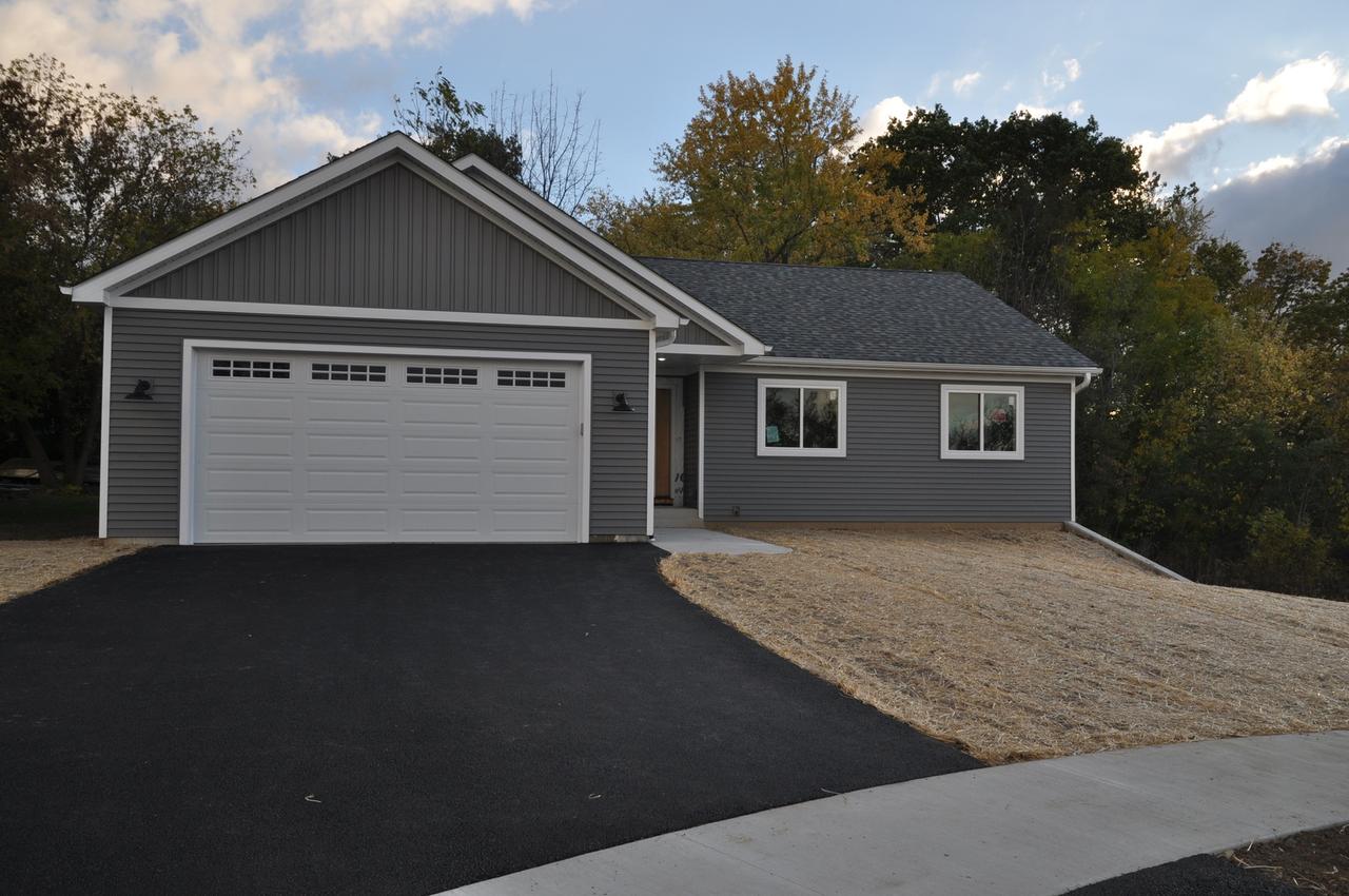 316 Buena Ter., Antioch, IL 60002