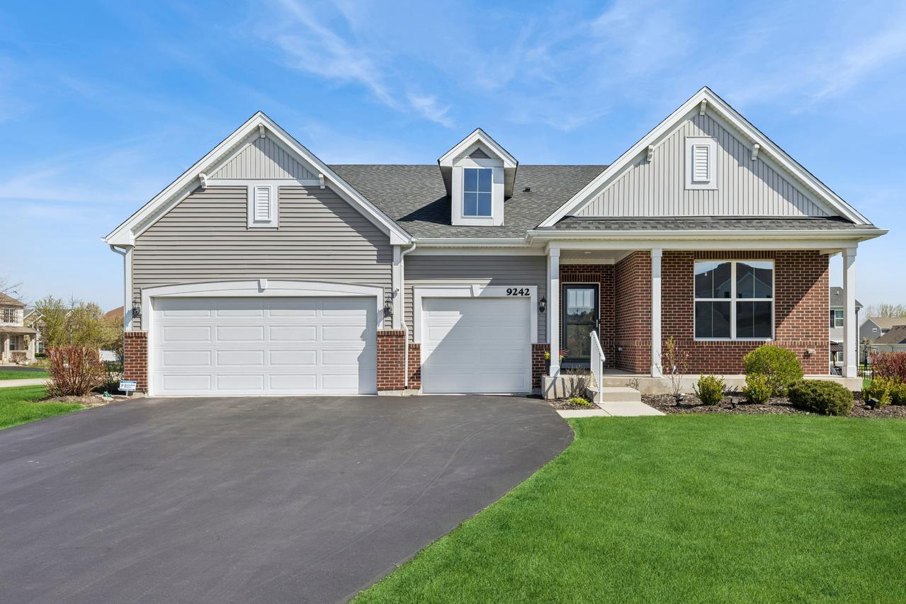 9242 Enstrom Ct., Huntley, IL 60142