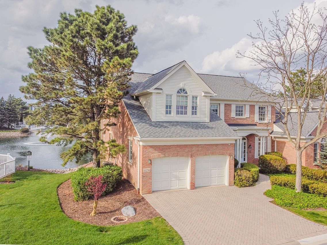 11256 W Alexandria Ln., Westchester, IL 60154
