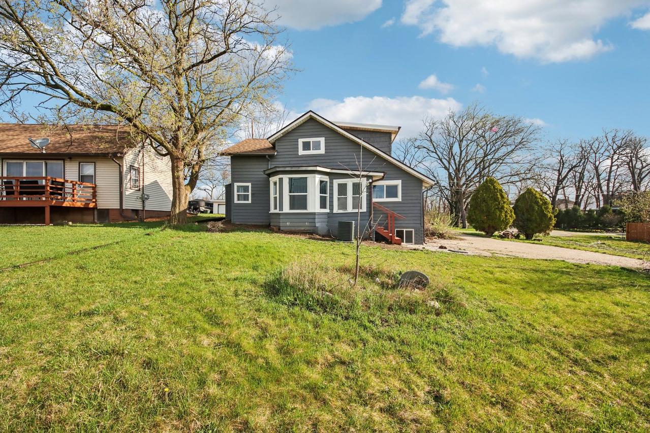 42319 N Woodbine Ave., Antioch, IL 60002