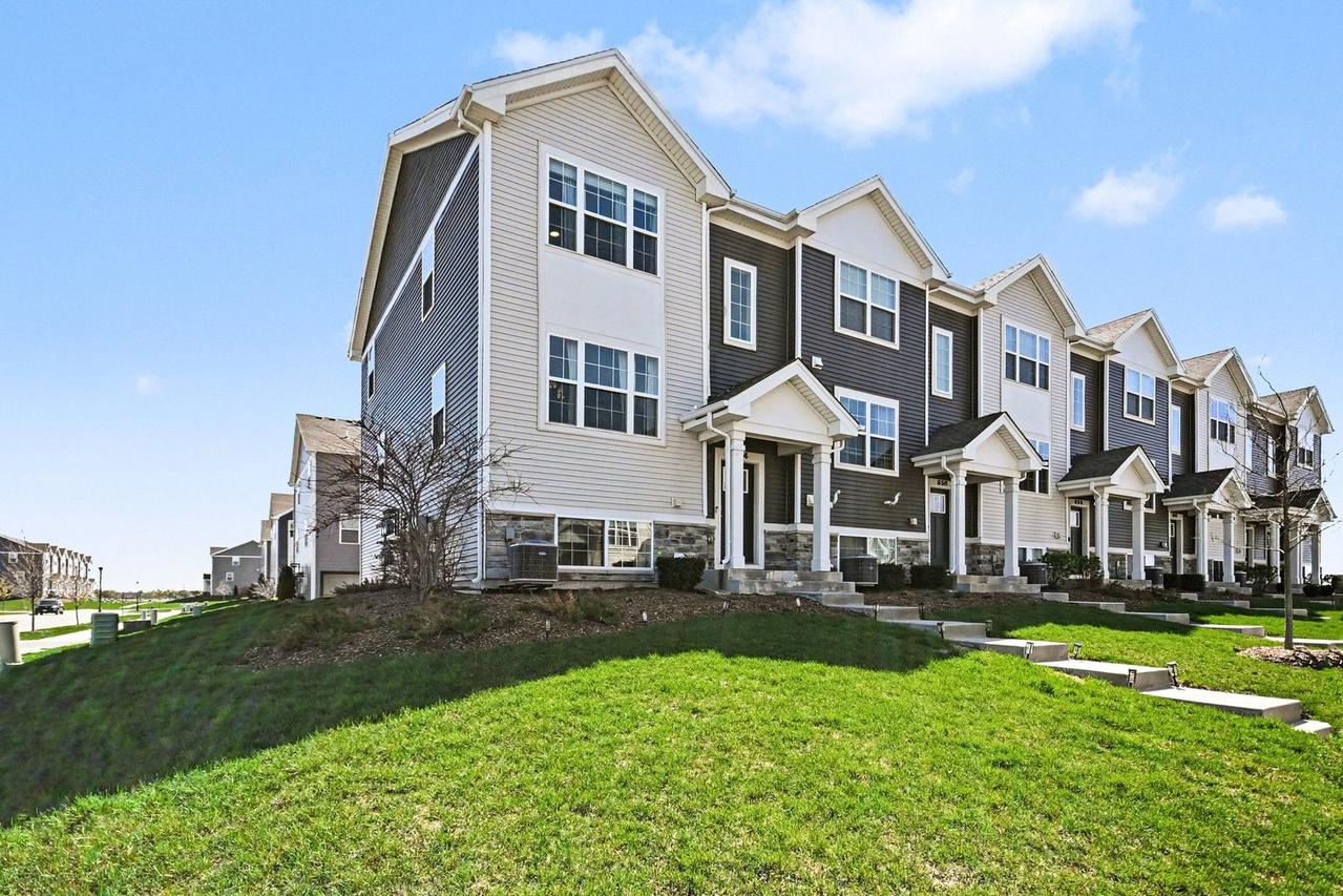 854 Briar Glen Ct., Hampshire, IL 60140