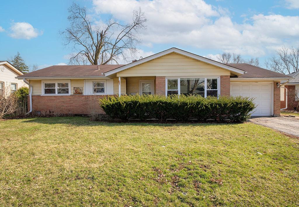 251 Clearmont Dr., Elk Grove Village, IL 60007
