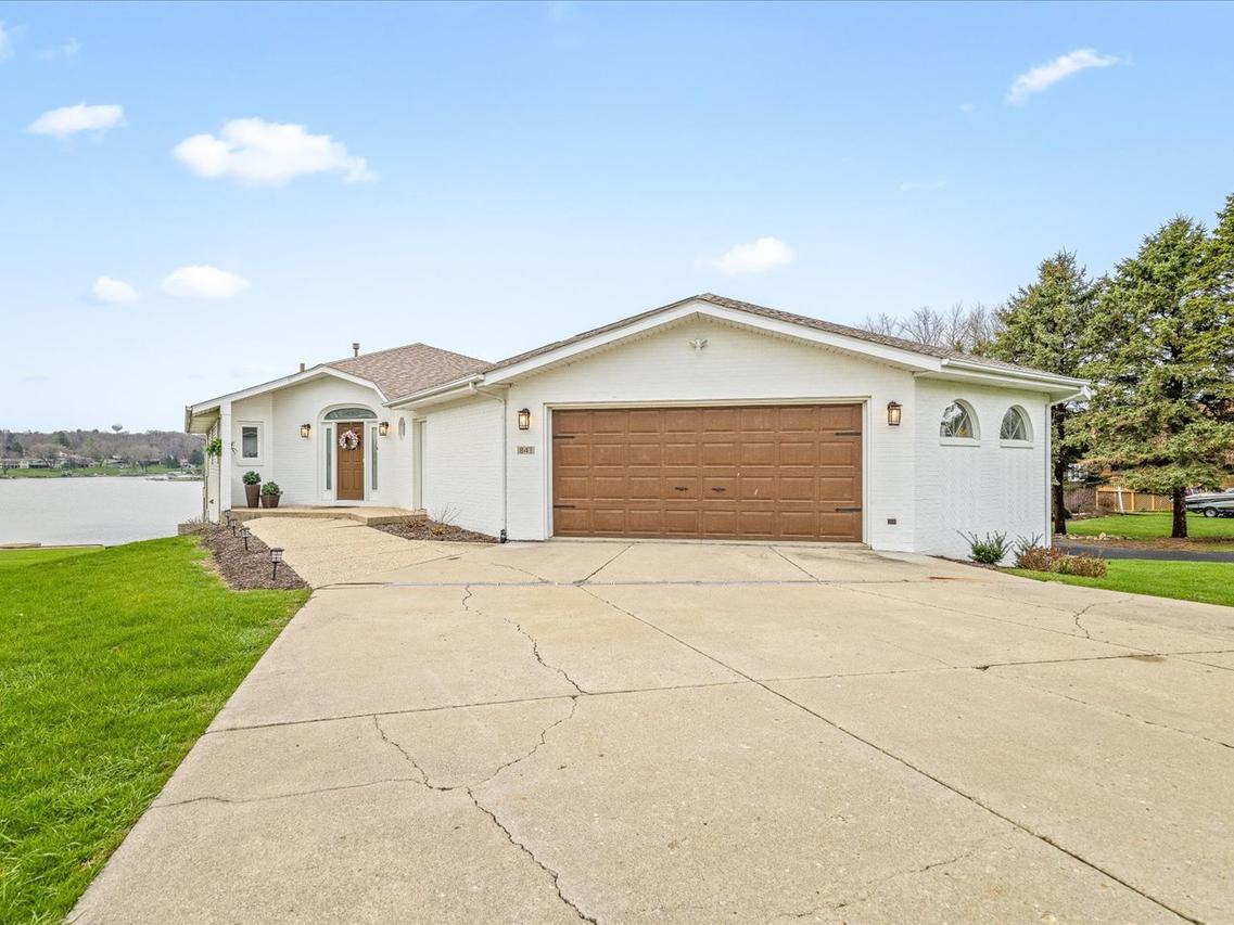 847 Breckenboro Rd., Davis, IL 61019