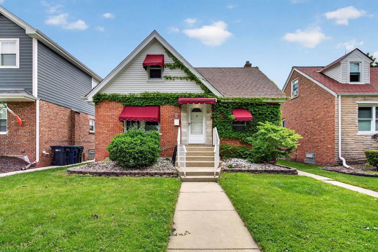10029 S Trumbull Ave., Evergreen Park, IL 60805