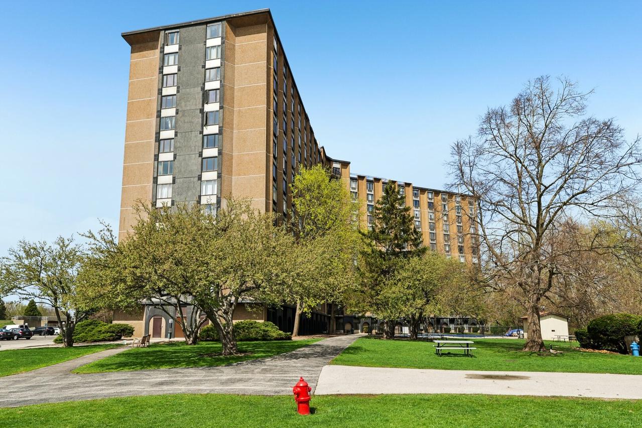 1 Renaissance Pl. #1022, Palatine, IL 60067