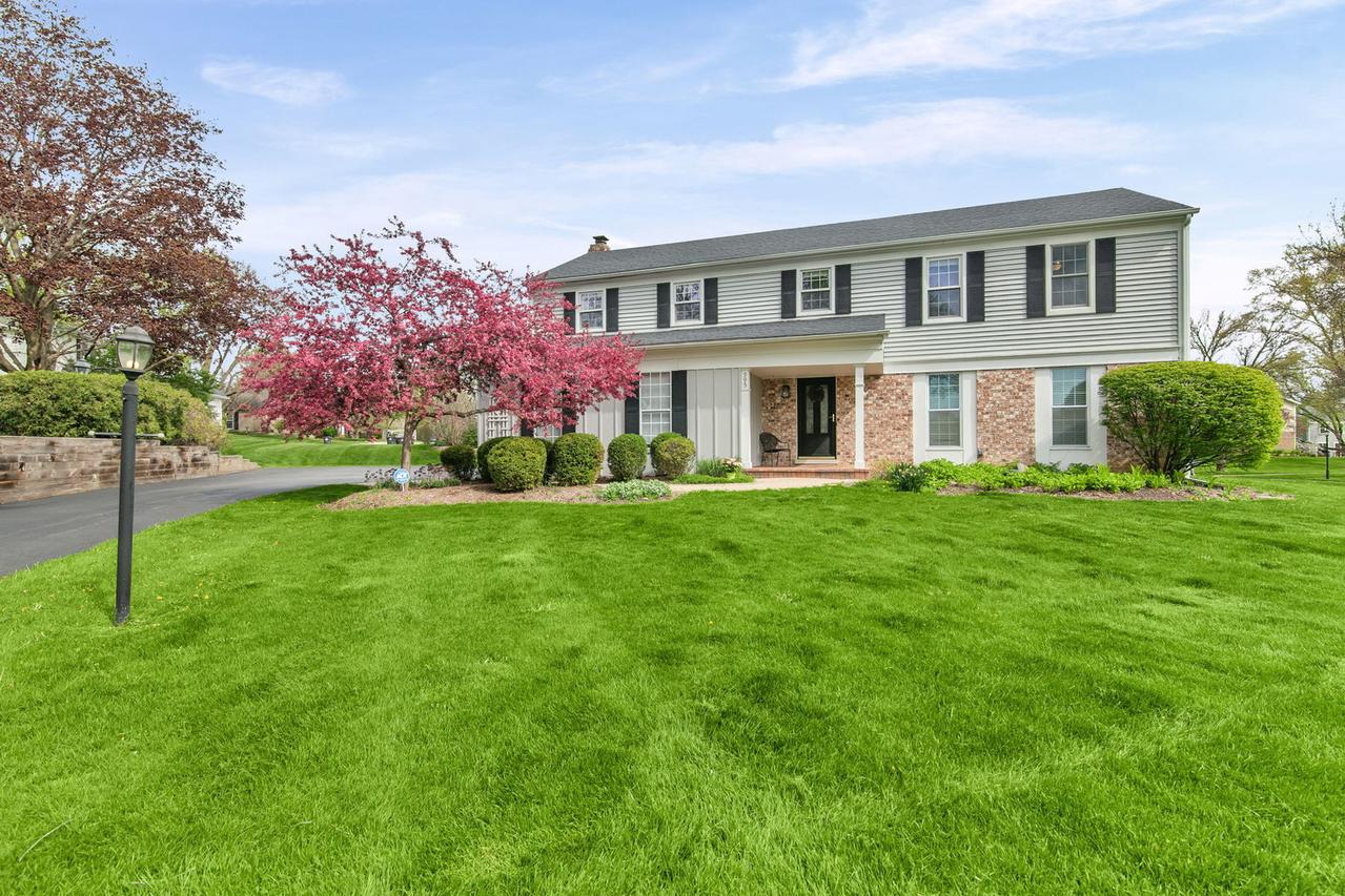 995 Georgetowne Ln., Barrington, IL 60010