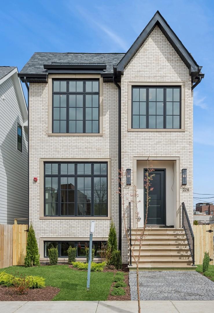2214 W Oakdale Ave., Chicago, IL 60618