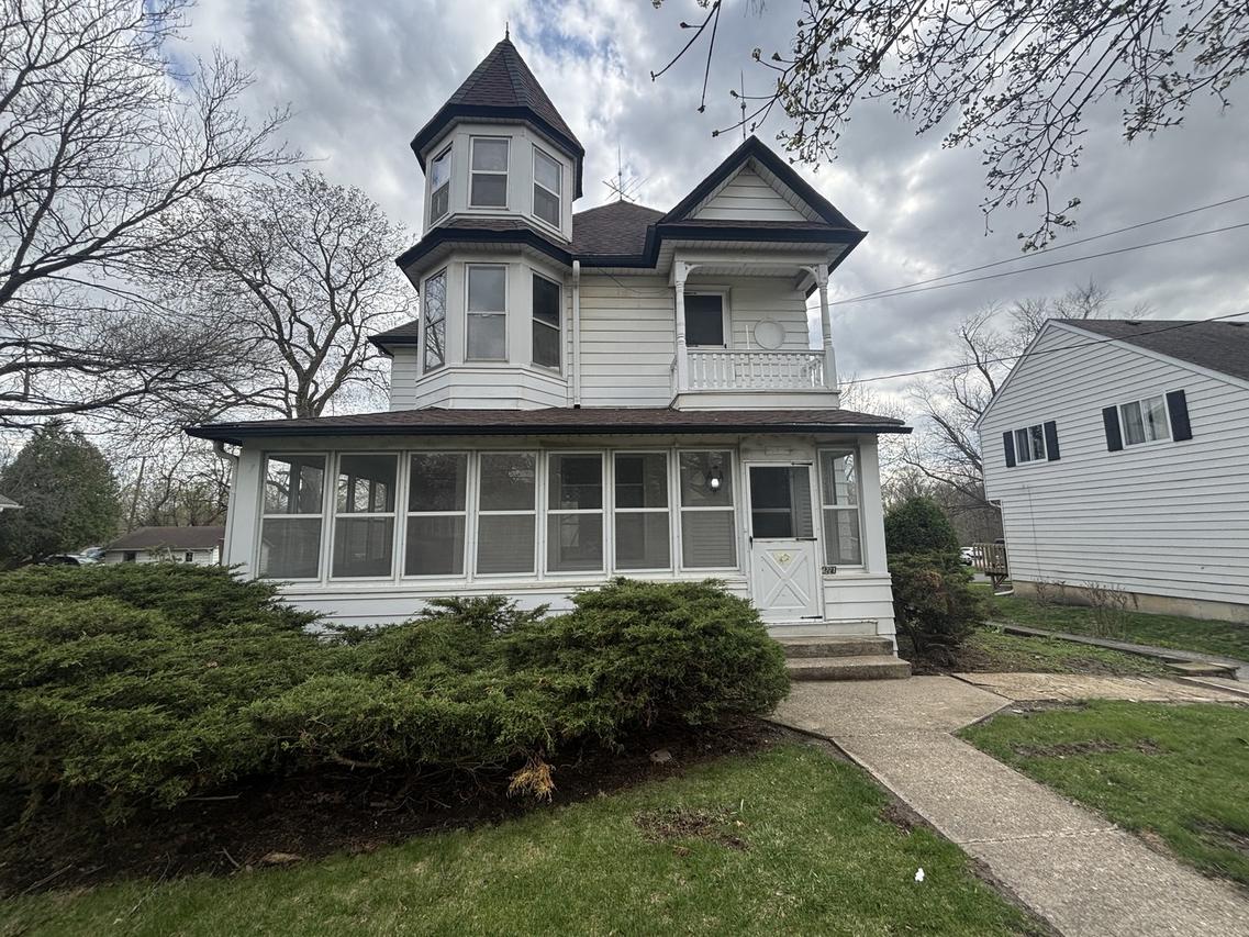 4221 Old Grand Ave., Gurnee, IL 60031