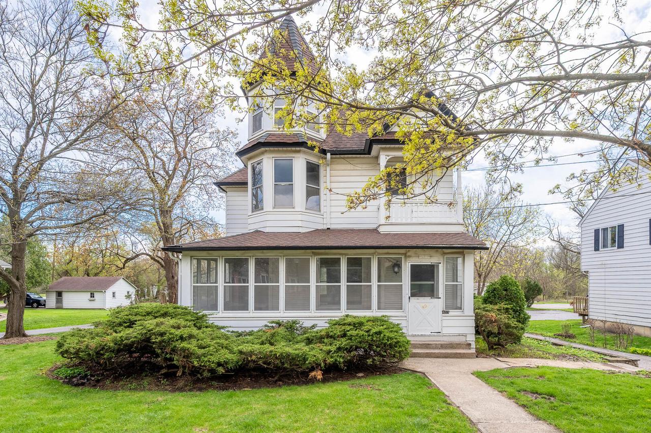 4221 Old Grand Ave., Gurnee, IL 60031