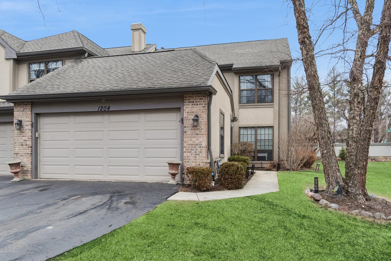 1204 Hobson Oaks Ct., Naperville, IL 60540