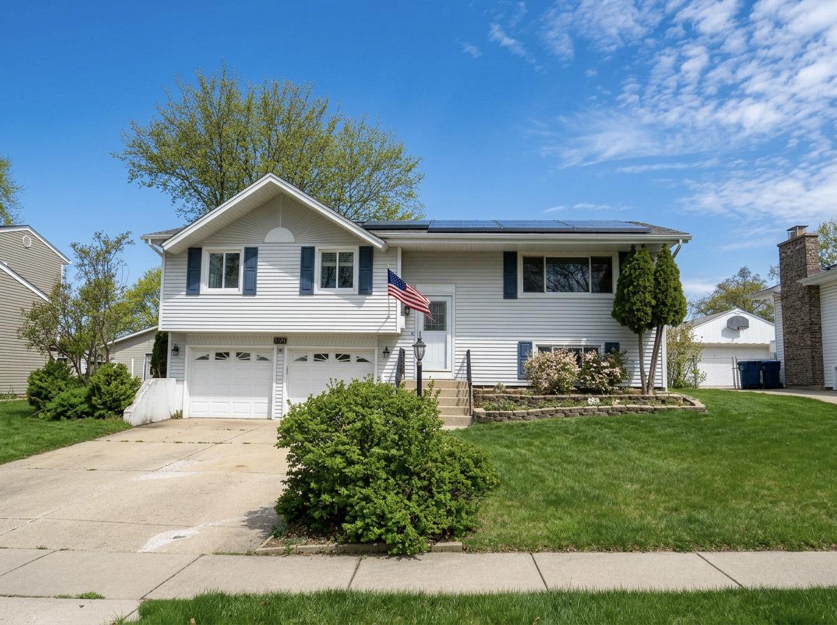 630 Clover Ln., Schaumburg, IL 60193