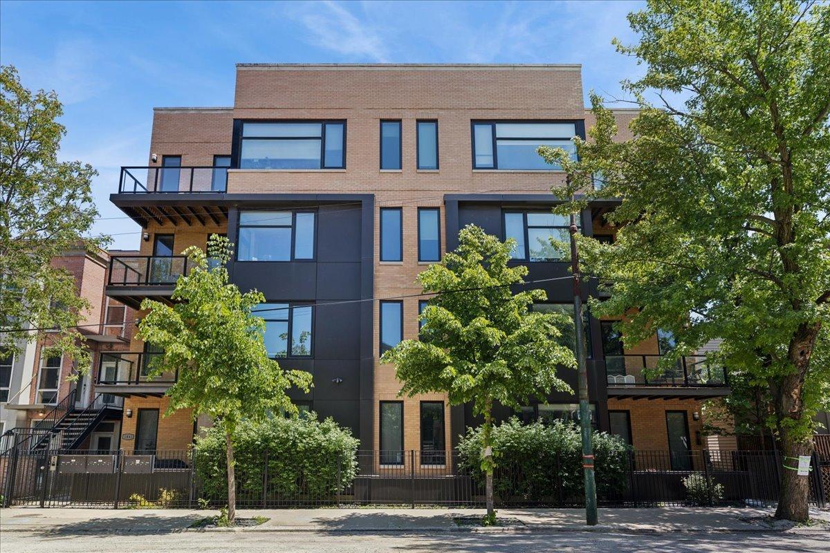 1841 N California Ave. #2A, Chicago, IL 60647