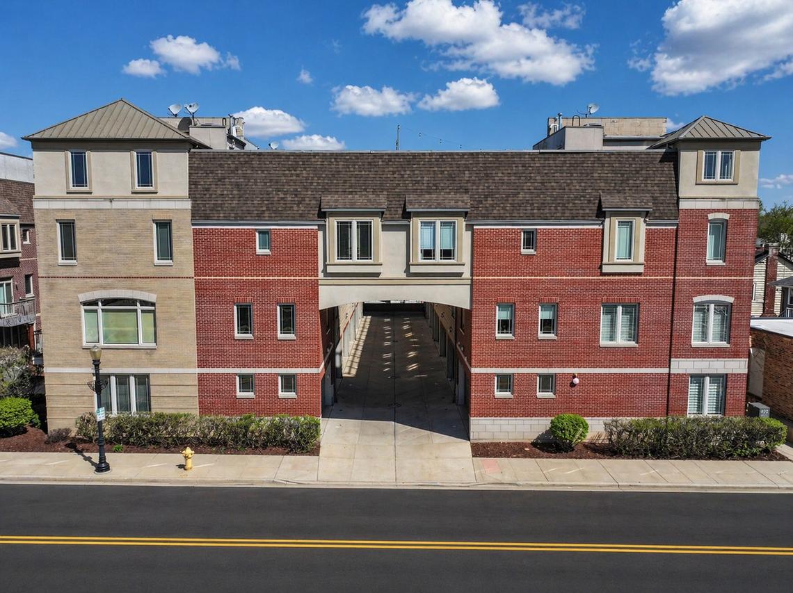 922 Warren Ave. #103, Downers Grove, IL 60515