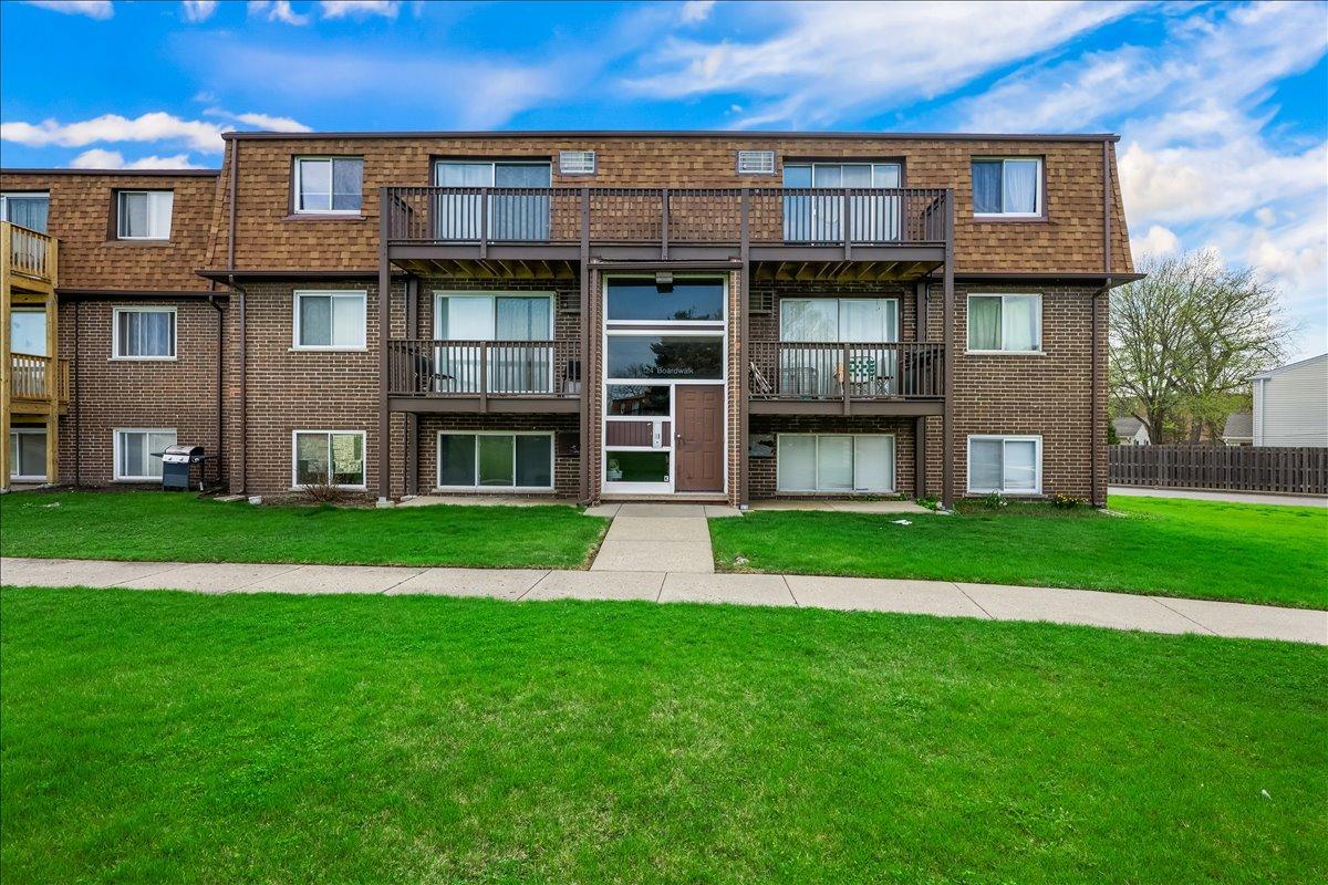 124 Boardwalk St. #2E, Elk Grove Village, IL 60007