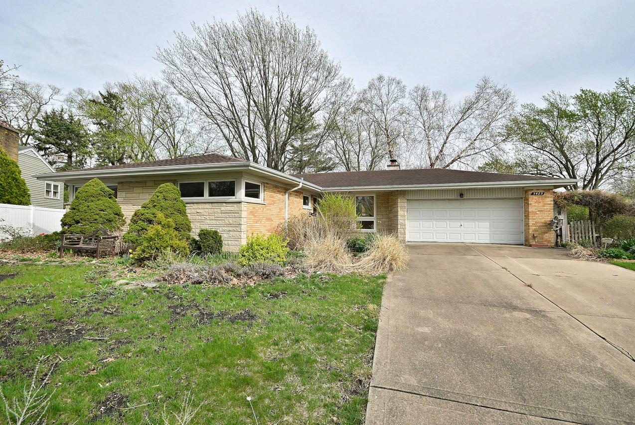 5425 Howard Ave., Western Springs, IL 60558