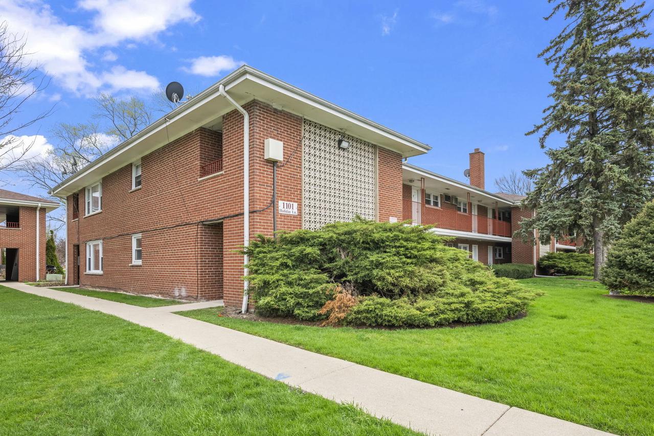 1101 Holiday Ln. #10, Des Plaines, IL 60016