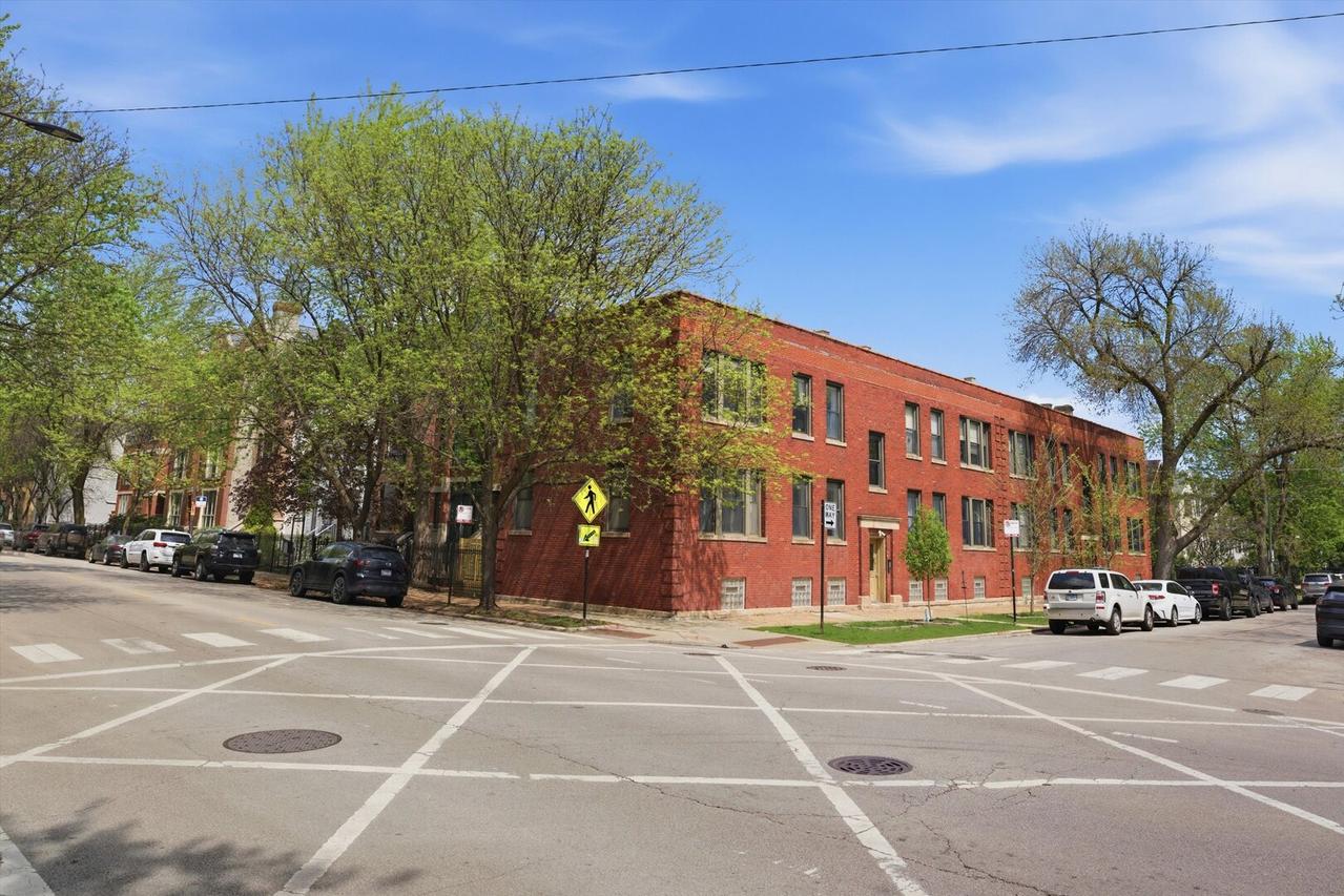 1958 W George St. #1, Chicago, IL 60657
