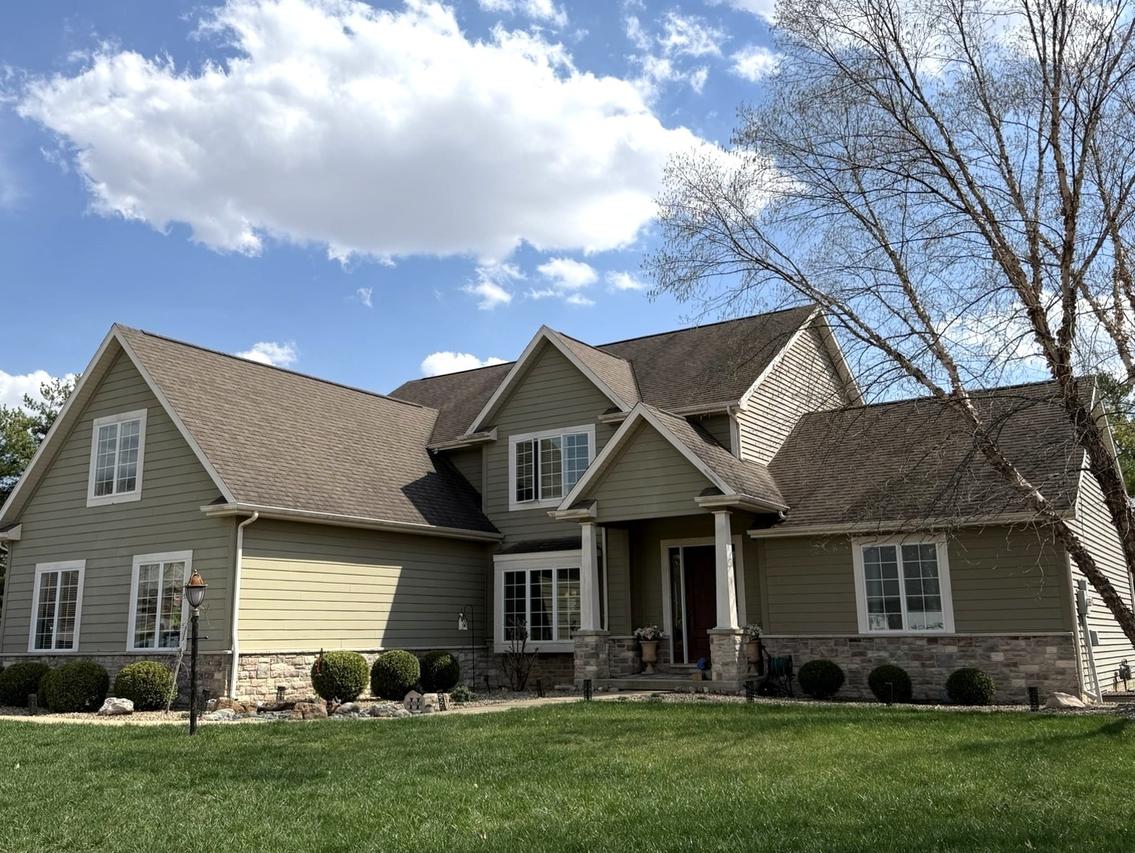 1809 N E West Lake Dr., Mahomet, IL 61853