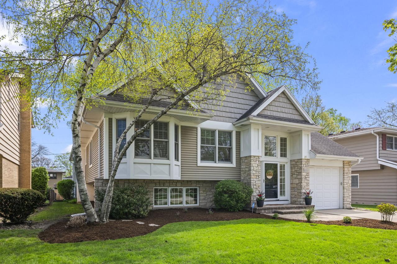 831 S Dryden Pl., Arlington Heights, IL 60005