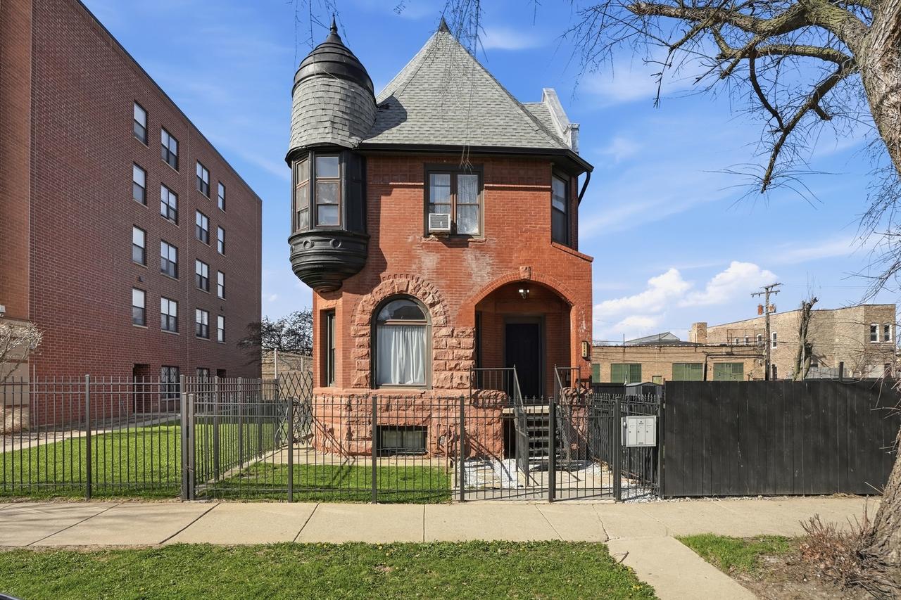3248 W Maypole Ave., Chicago, IL 60624