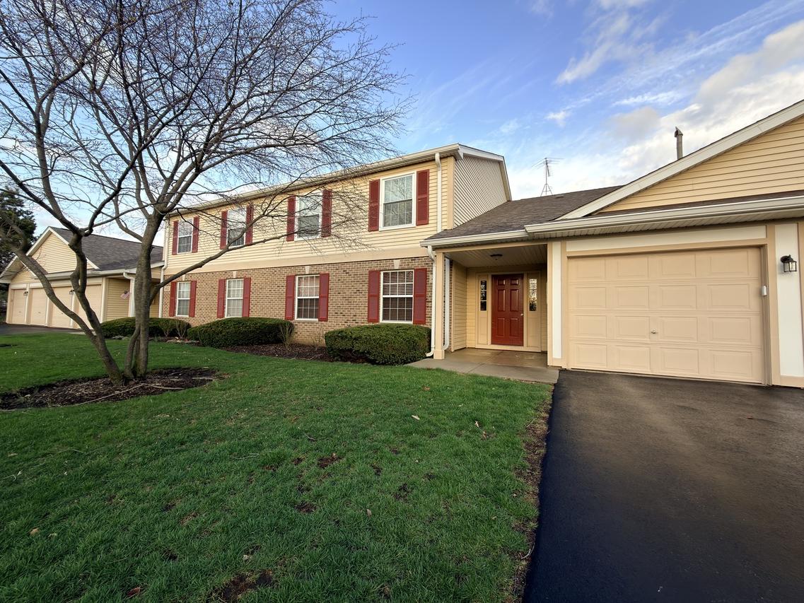 400 Woodview Cir. #A, Elgin, IL 60120