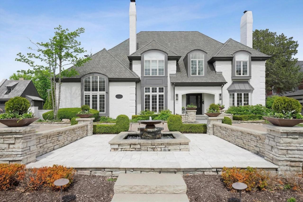 21 E 8th St., Hinsdale, IL 60521