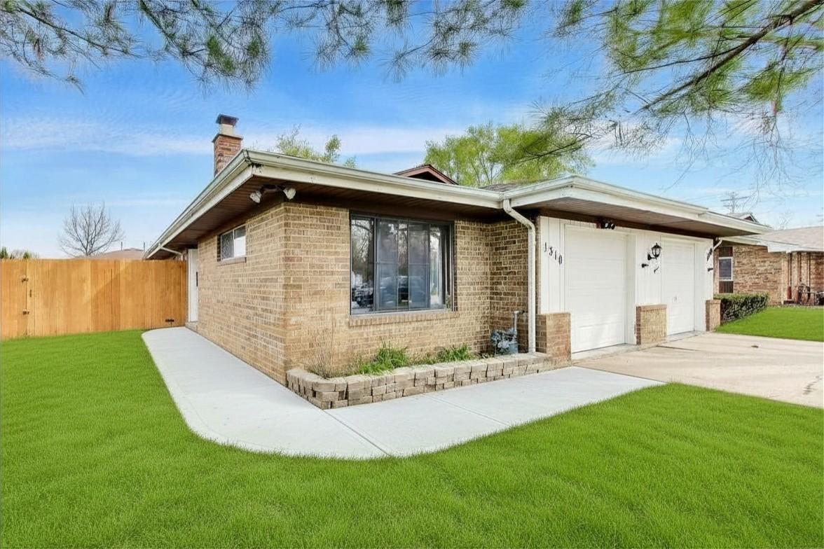 1310 Beverly Ln., Streamwood, IL 60107