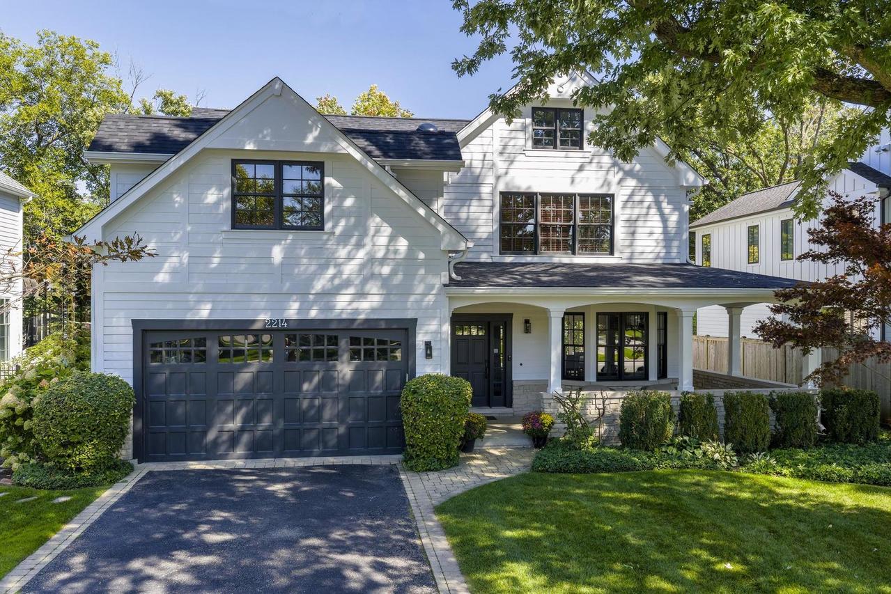 2214 Ash Ln., Northbrook, IL 60062