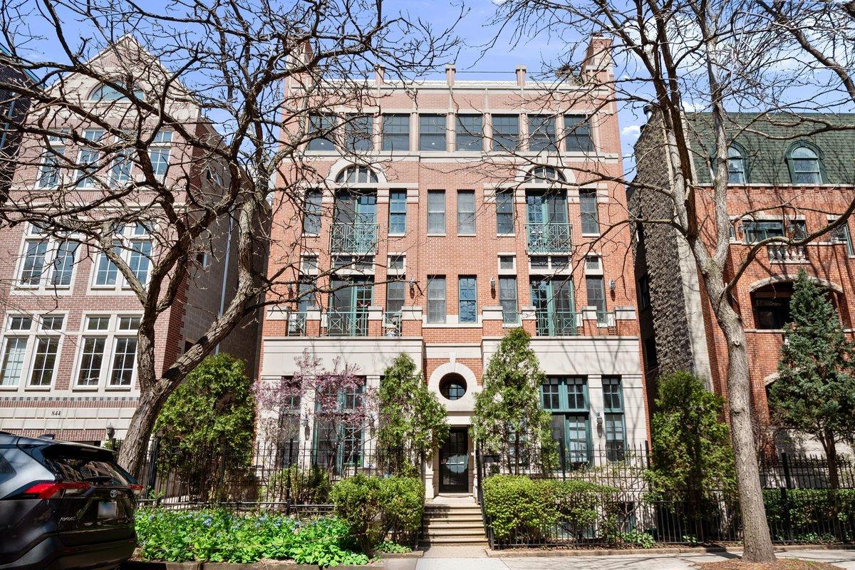 840 W Buckingham Pl. #4, Chicago, IL 60657