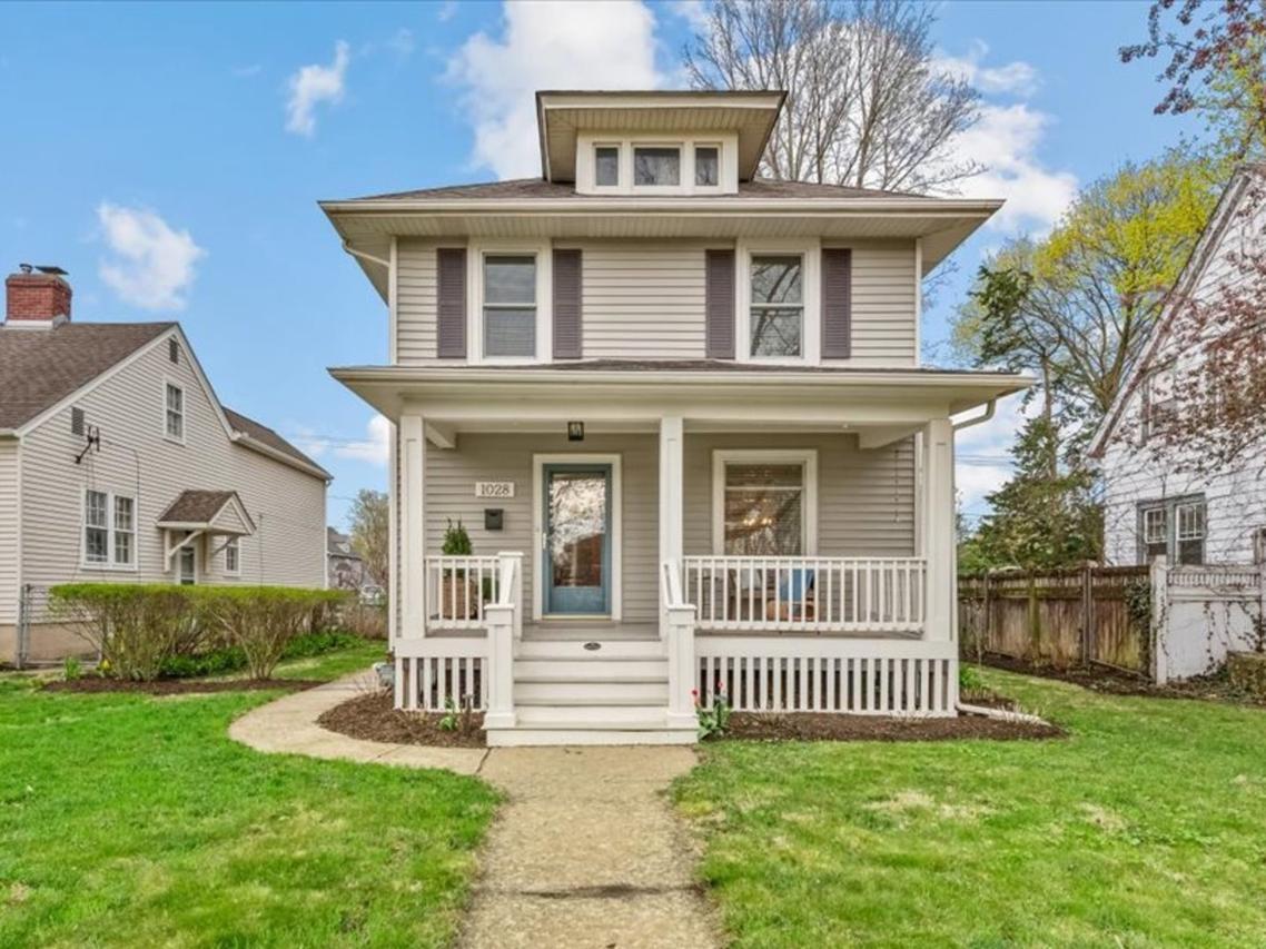 1028 S 4th St., St. Charles, IL 60174