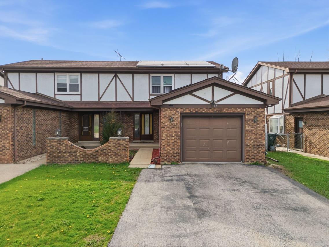 1038 S Hunt Club Dr., Mount Prospect, IL 60056